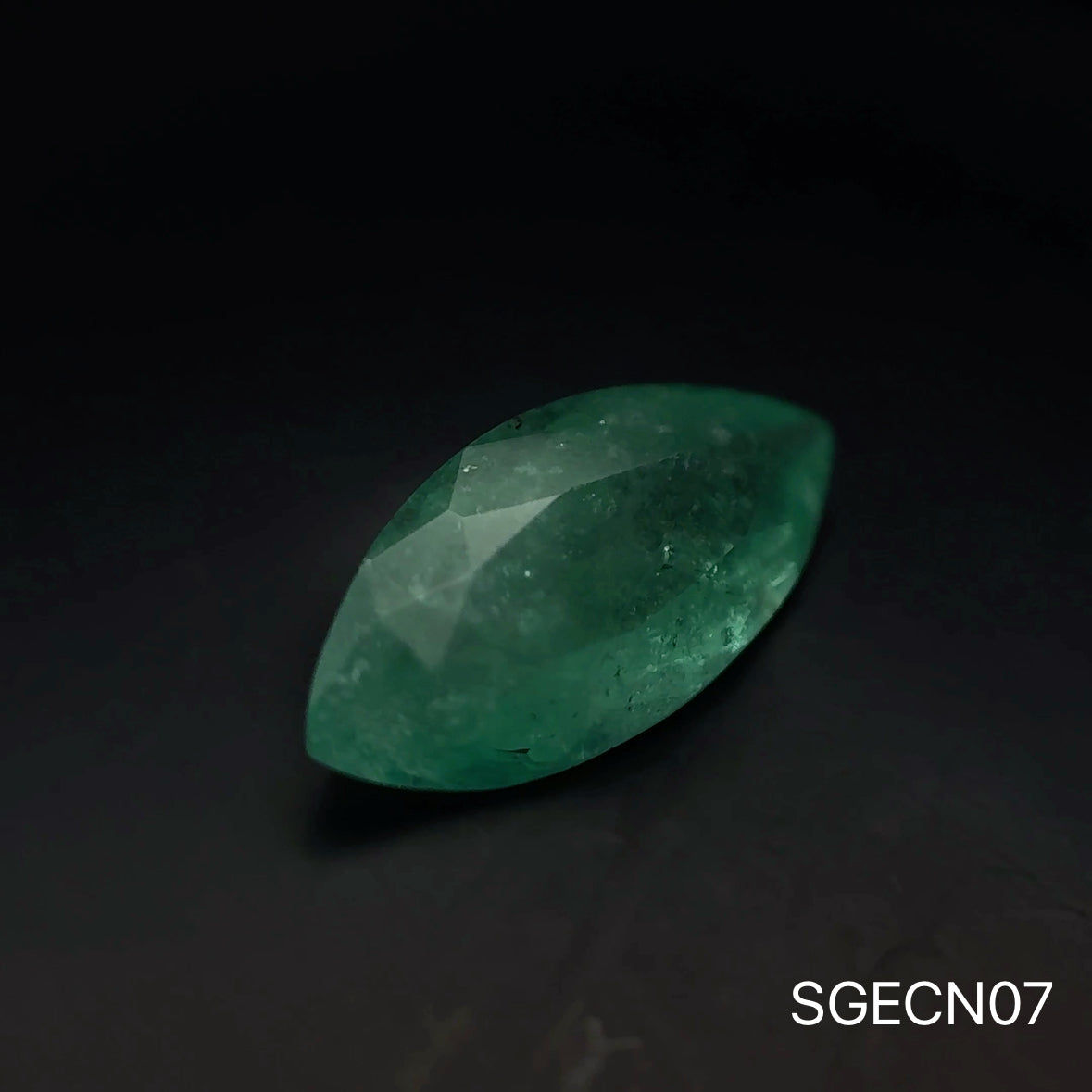 ESMERALDA COLOMBIA MARQUISSE 2.69 CTS 7.12 X 14.95 MM