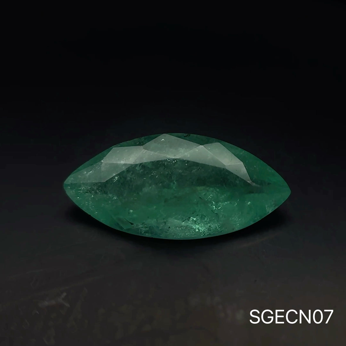 ESMERALDA COLOMBIA MARQUISSE 2.69 CTS 7.12 X 14.95 MM