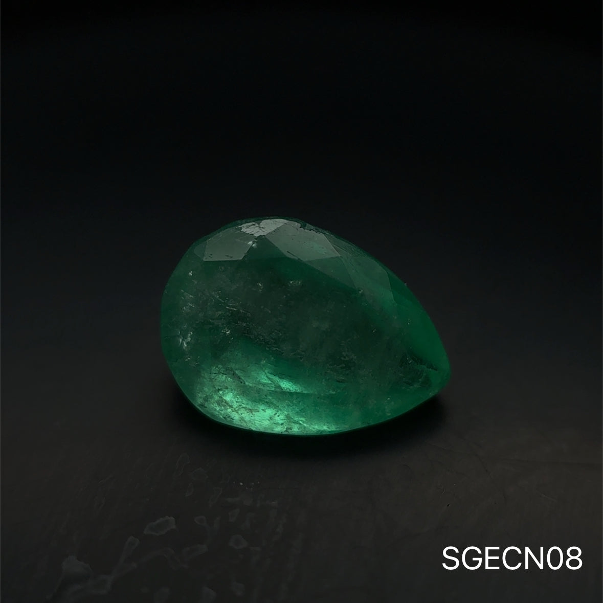 ESMERALDA COLOMBIA PERA 3.67 CTS 8.67 X 12.05 MM