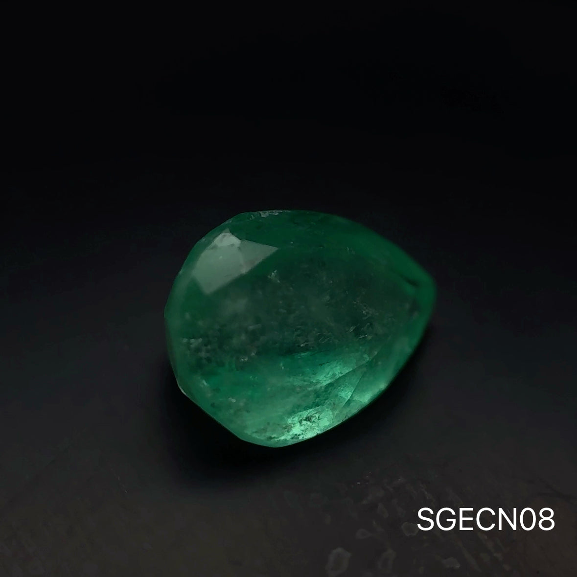 ESMERALDA COLOMBIA PERA 3.67 CTS 8.67 X 12.05 MM