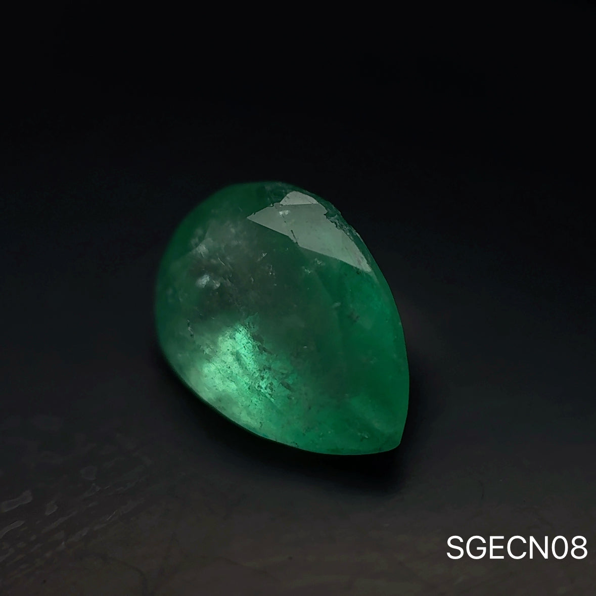 ESMERALDA COLOMBIA PERA 3.67 CTS 8.67 X 12.05 MM