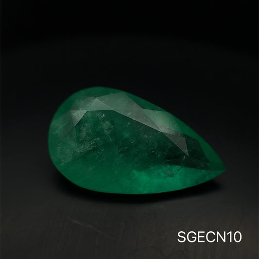 ESMERALDA COLOMBIA PERA 8.78 CTS 20.77 X 12.32 MM