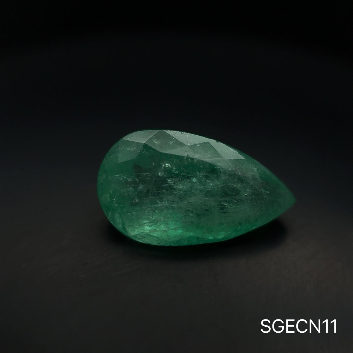 ESMERALDA COLOMBIA PERA 5.170 CTS 15.85 X 9.14 MM