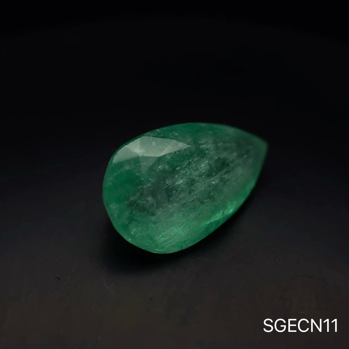 ESMERALDA COLOMBIA PERA 5.170 CTS 15.85 X 9.14 MM