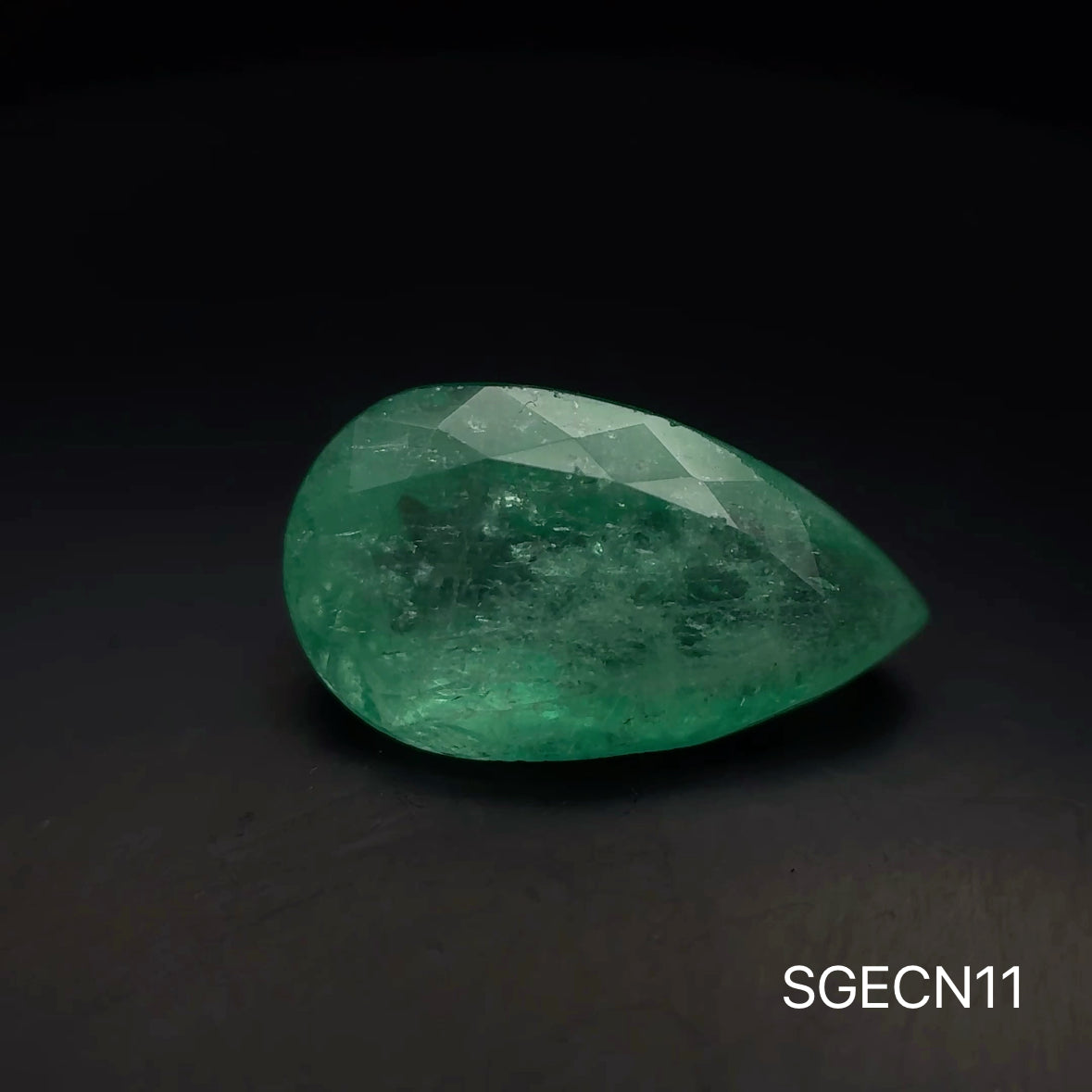 ESMERALDA COLOMBIA PERA 5.170 CTS 15.85 X 9.14 MM