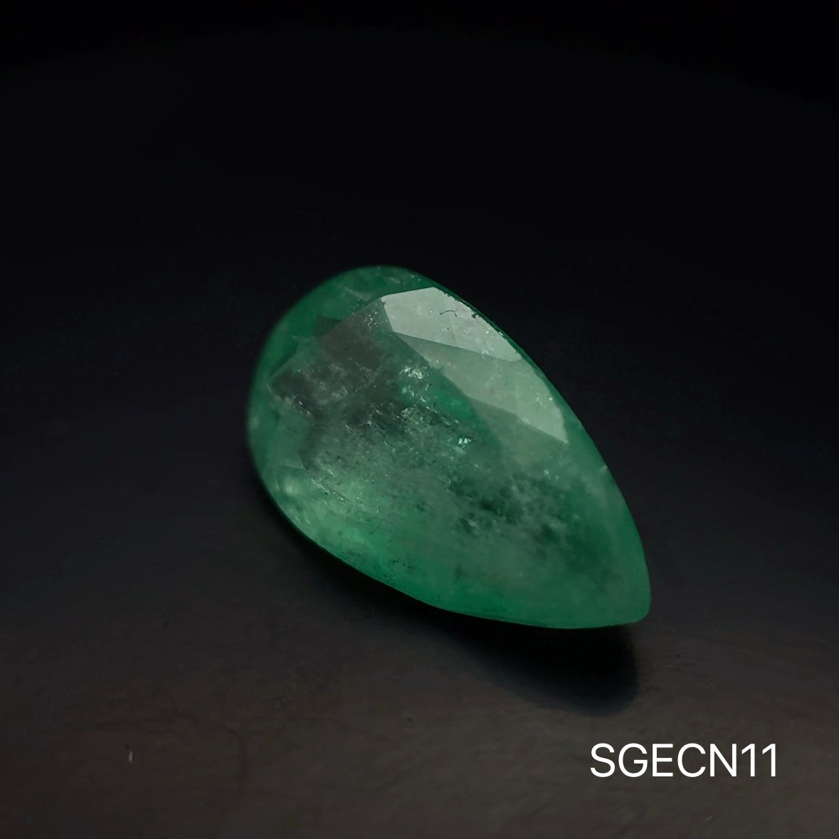 ESMERALDA COLOMBIA PERA 5.170 CTS 15.85 X 9.14 MM