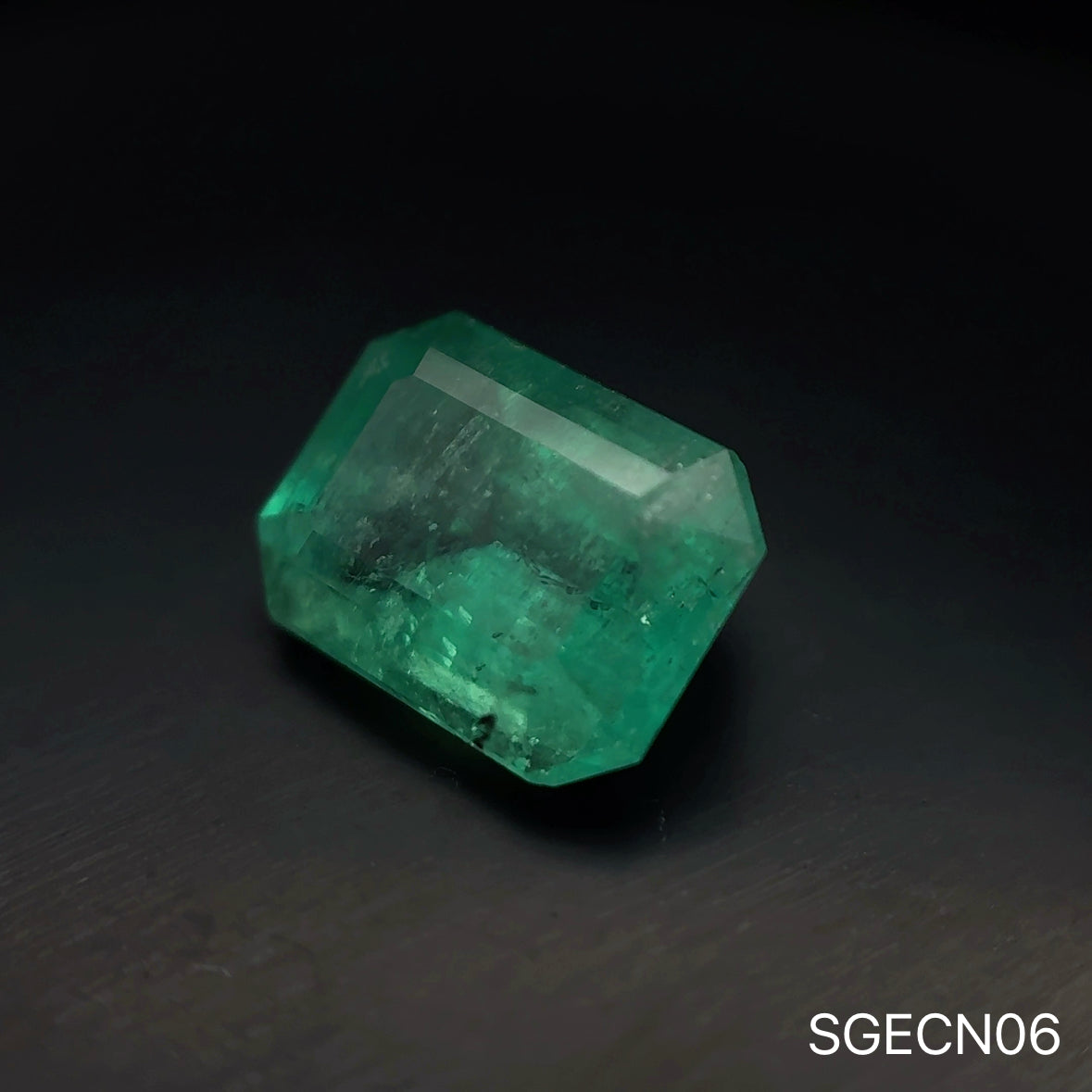 ESMERALDA COLOMBIANA ESMERALDA/ 3.96 CT/ 8.09 X 10.89 MM