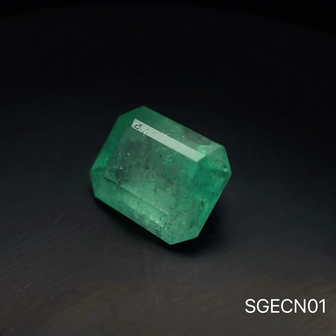 ESMERALDA COLOMBIANA ESMERALDA 3.720 CT  10.84 X 8.2 MM