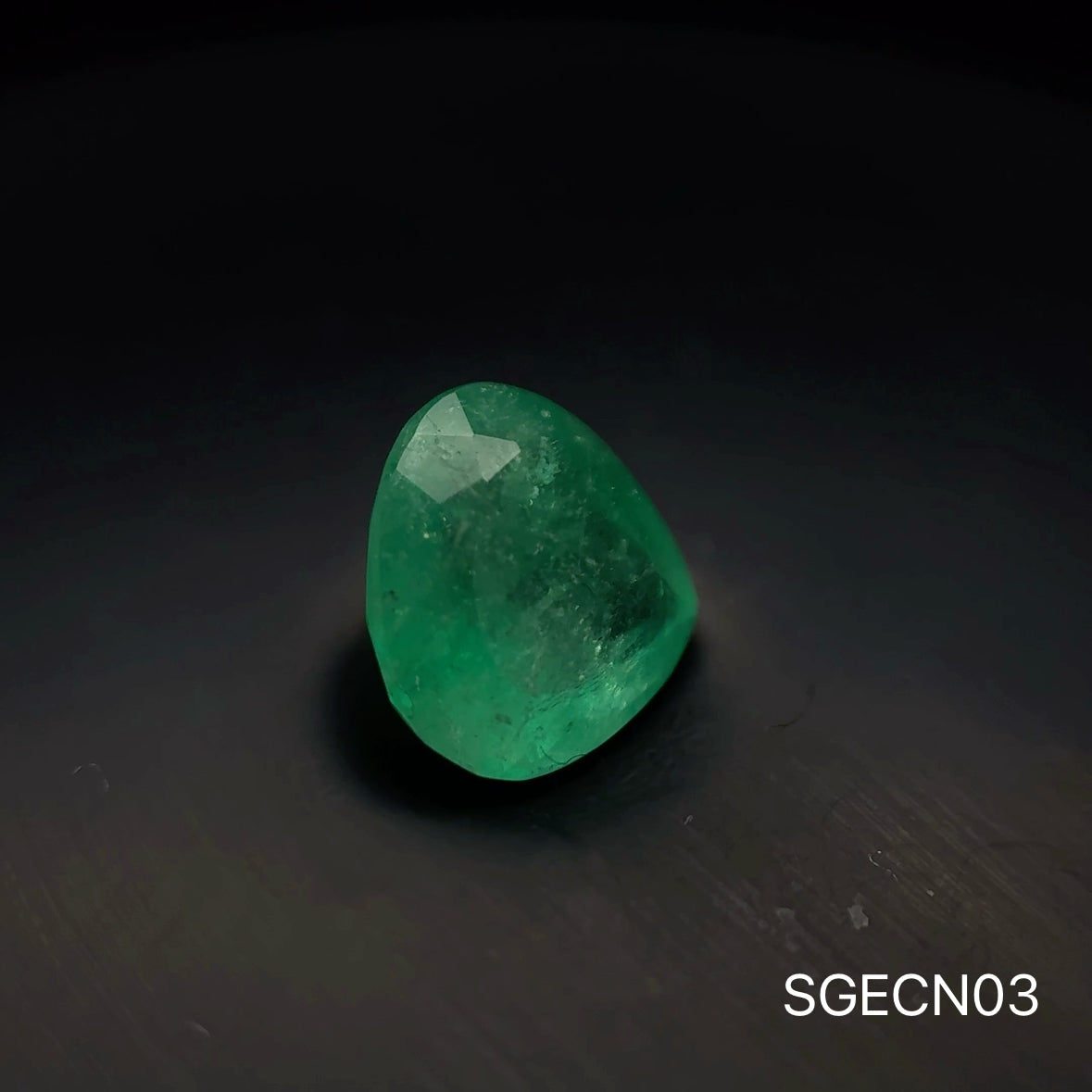 ESMERALDA COLOMBIANA PERA 2.020 CT  8.26 X 9.08 MM