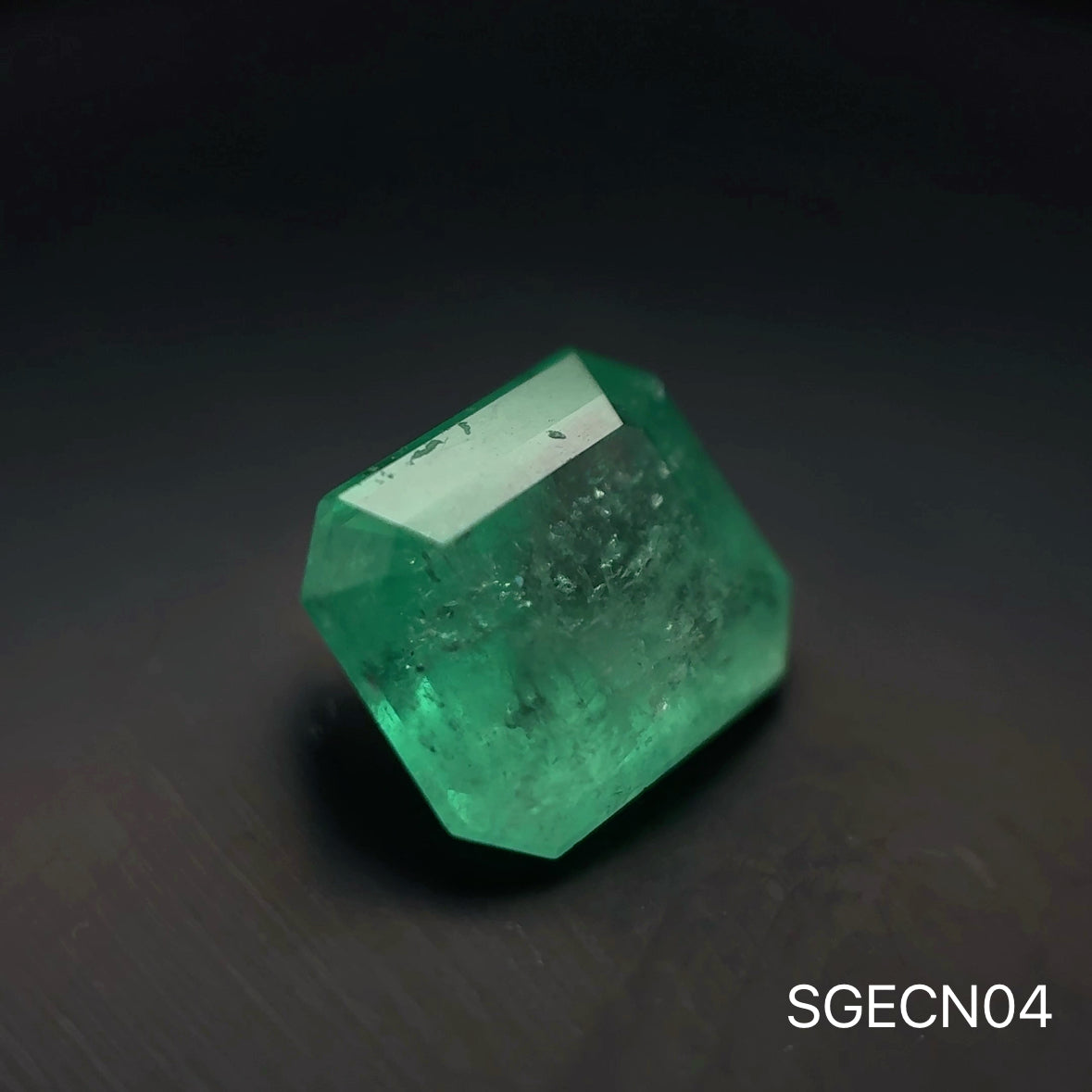 ESMERALDA COLOMBIANA ESMERALDA 2.465 CT  8.8 X 7.5 MM