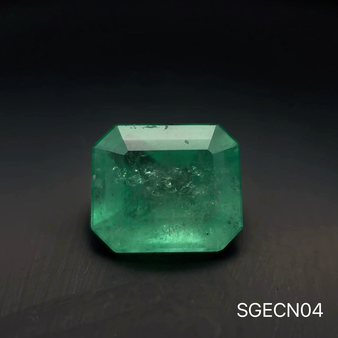 ESMERALDA COLOMBIANA ESMERALDA 2.465 CT  8.8 X 7.5 MM