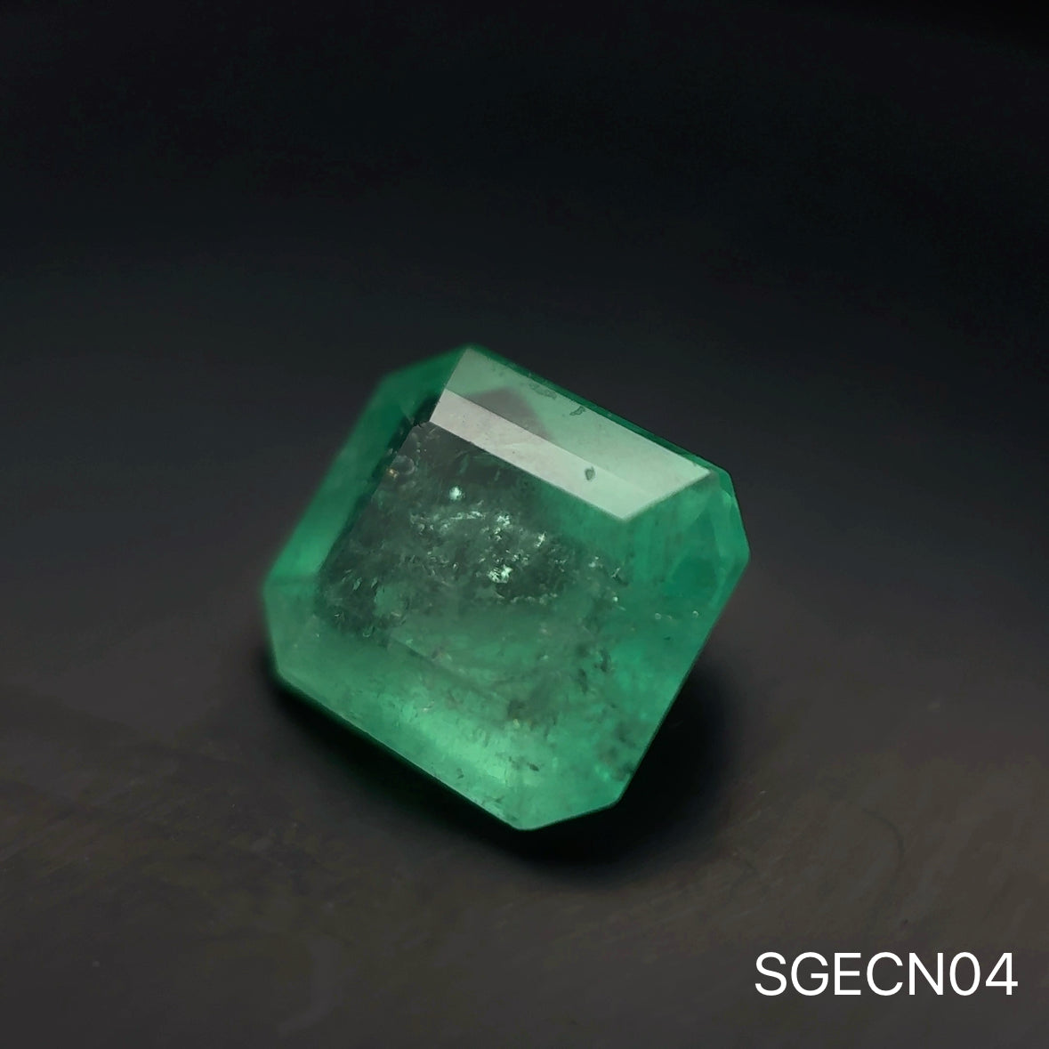 ESMERALDA COLOMBIANA ESMERALDA 2.465 CT  8.8 X 7.5 MM