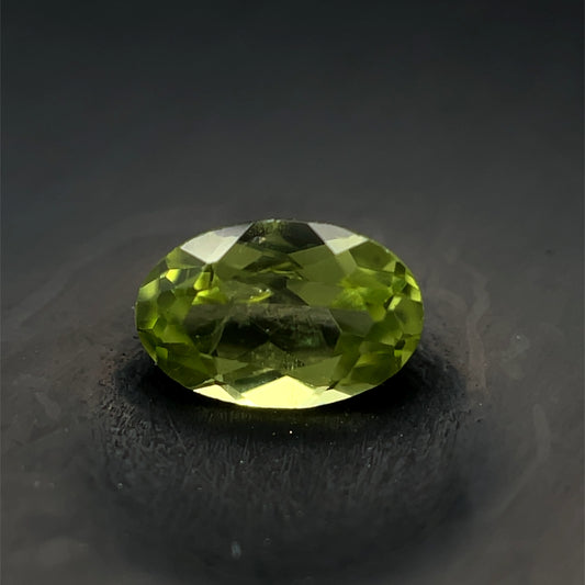 PERIDOTO NATURAL OVAL 4 X 6 MM