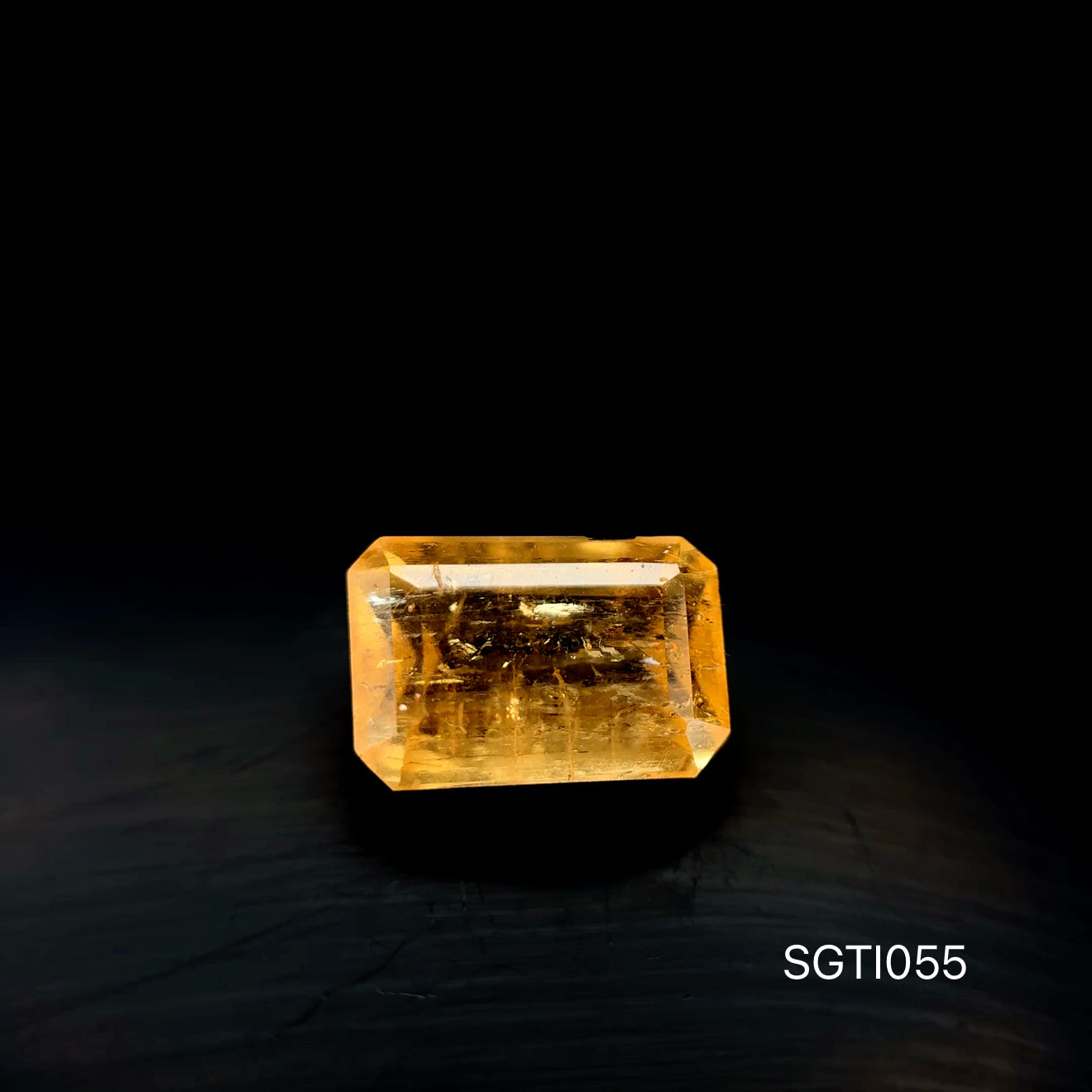 TOPACIO IMPERIAL ESMERALDA 4.46 CT/ 6.9 X 10.4 X 5.4 MM