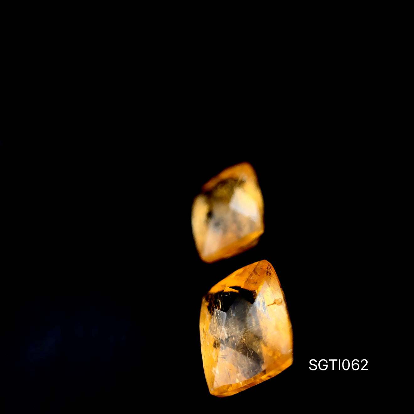 PAR TOPACIO IMPERIAL  CUSHION 8.23 CT