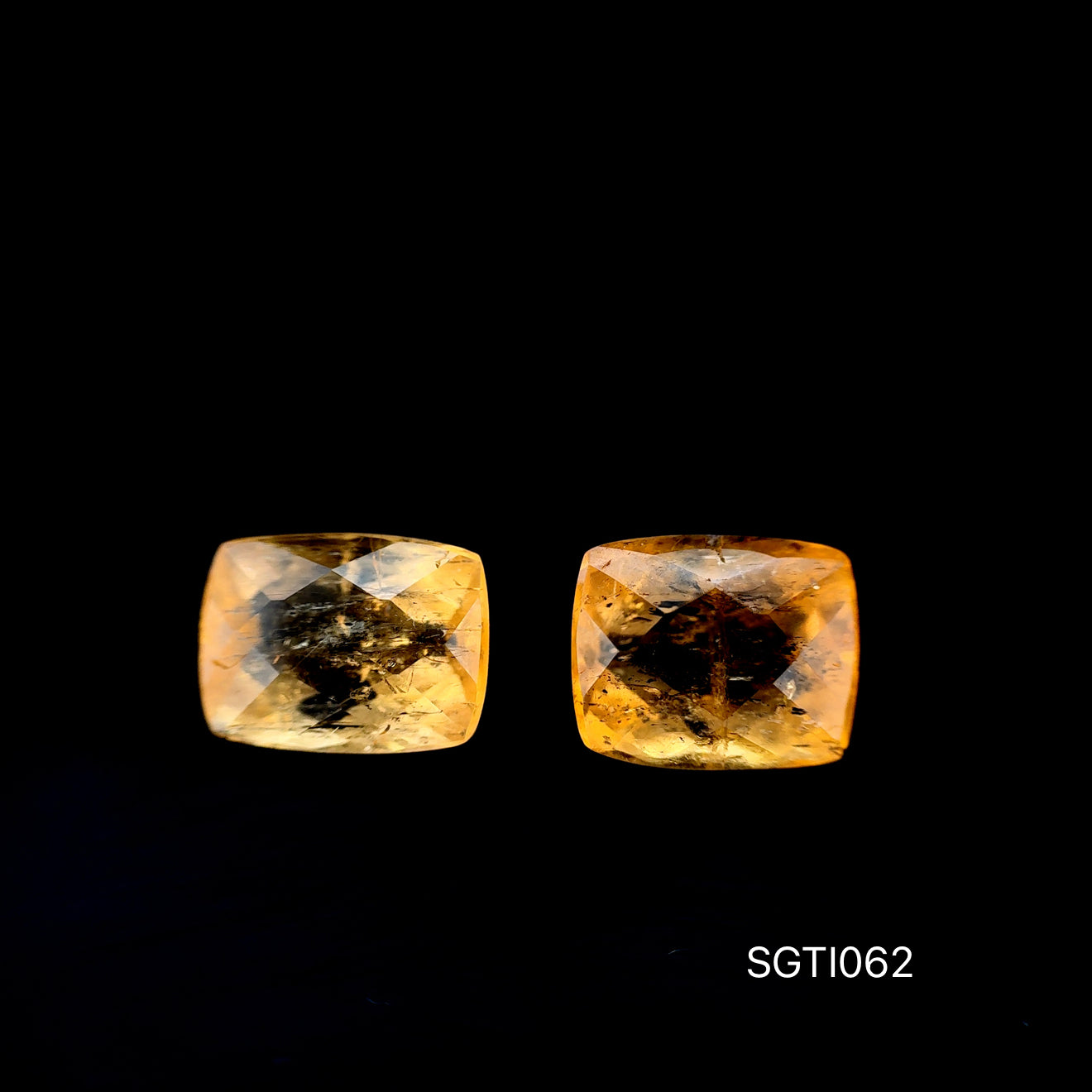 PAR TOPACIO IMPERIAL  CUSHION 8.23 CT