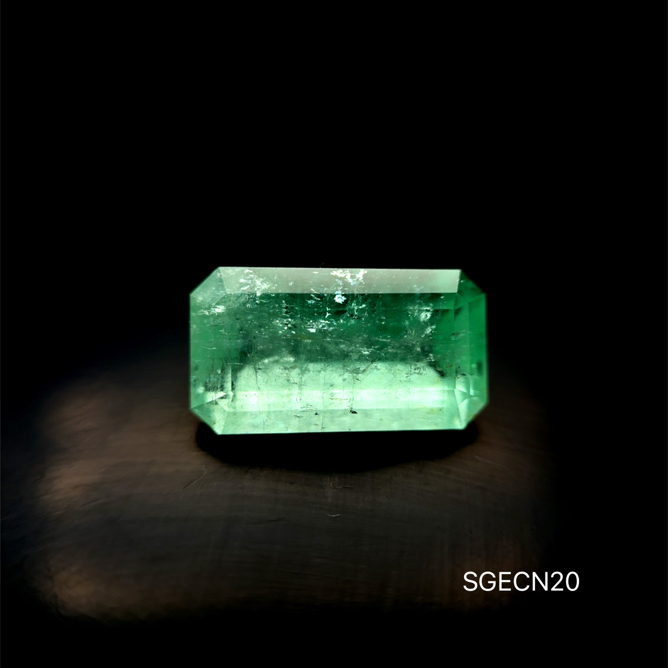 ESMERALDA COLOMBIANA ESMERALDA 8.18 CT/ 9.22 X 16.66 X 7.18 MM