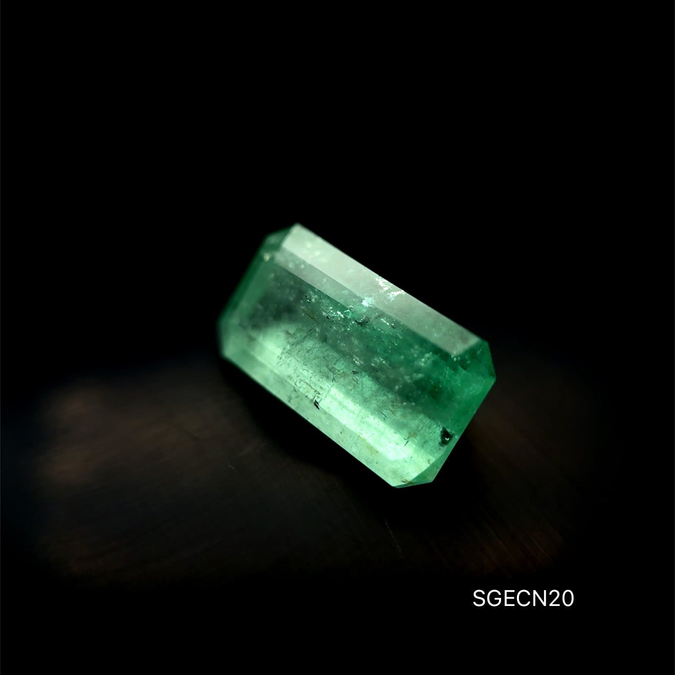 ESMERALDA COLOMBIANA ESMERALDA 8.18 CT/ 9.22 X 16.66 X 7.18 MM