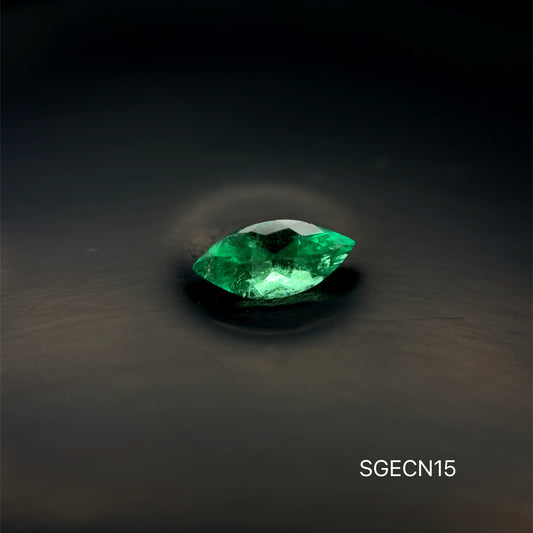 ESMERALDA COLOMBIANA  MARQUISSE .39 CT/ 3.61 X 7.62 X 2.89 MM