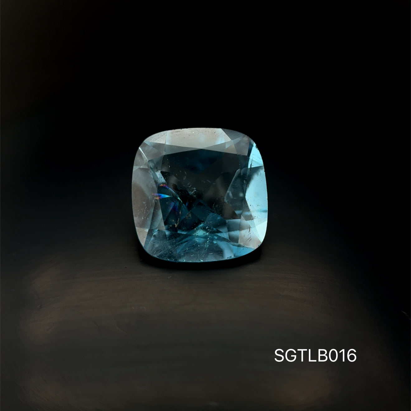 TOPACIO BLUE LONDON CORTE CUSHION 10.22 CT / 13  X 12.9  MM