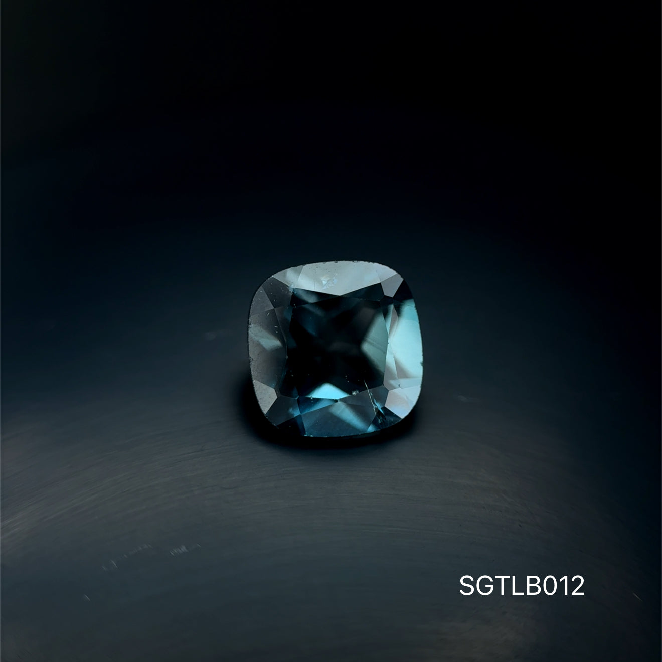 TOPACIO BLUE LONDON CORTE CUSHION 4.53 CT / 9.2 X 9.1 MM