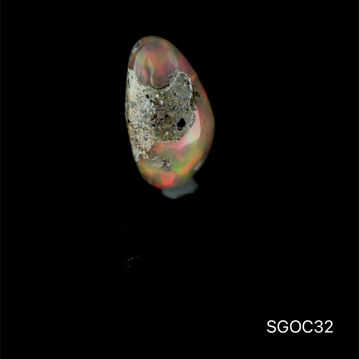 OPALO ETIOPIA  4.06 CT/ 9.77 X 15.85 MM