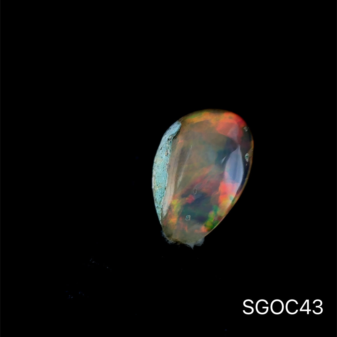 OPALO ETIOPIA  2.68 CT/ 9.51 X 13.86 MM
