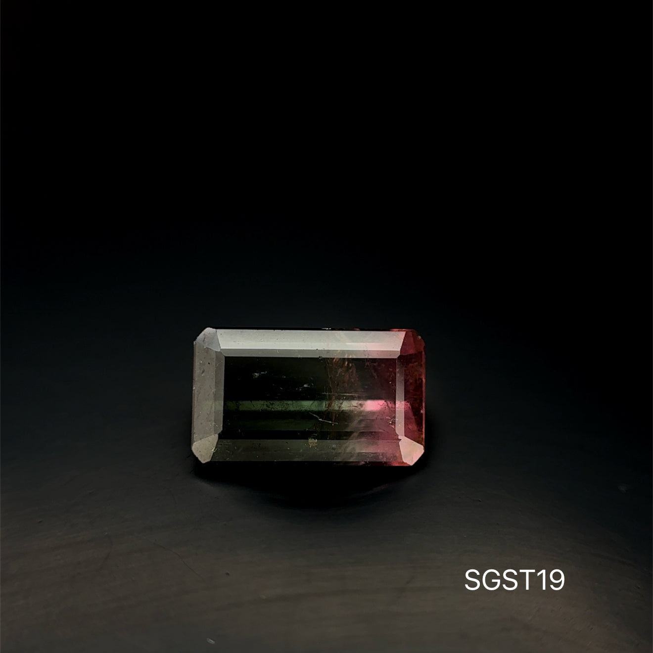 TURMALINA BI COLOR  2.08 CT/ 5.97 X 10.05 X 3.83 MM