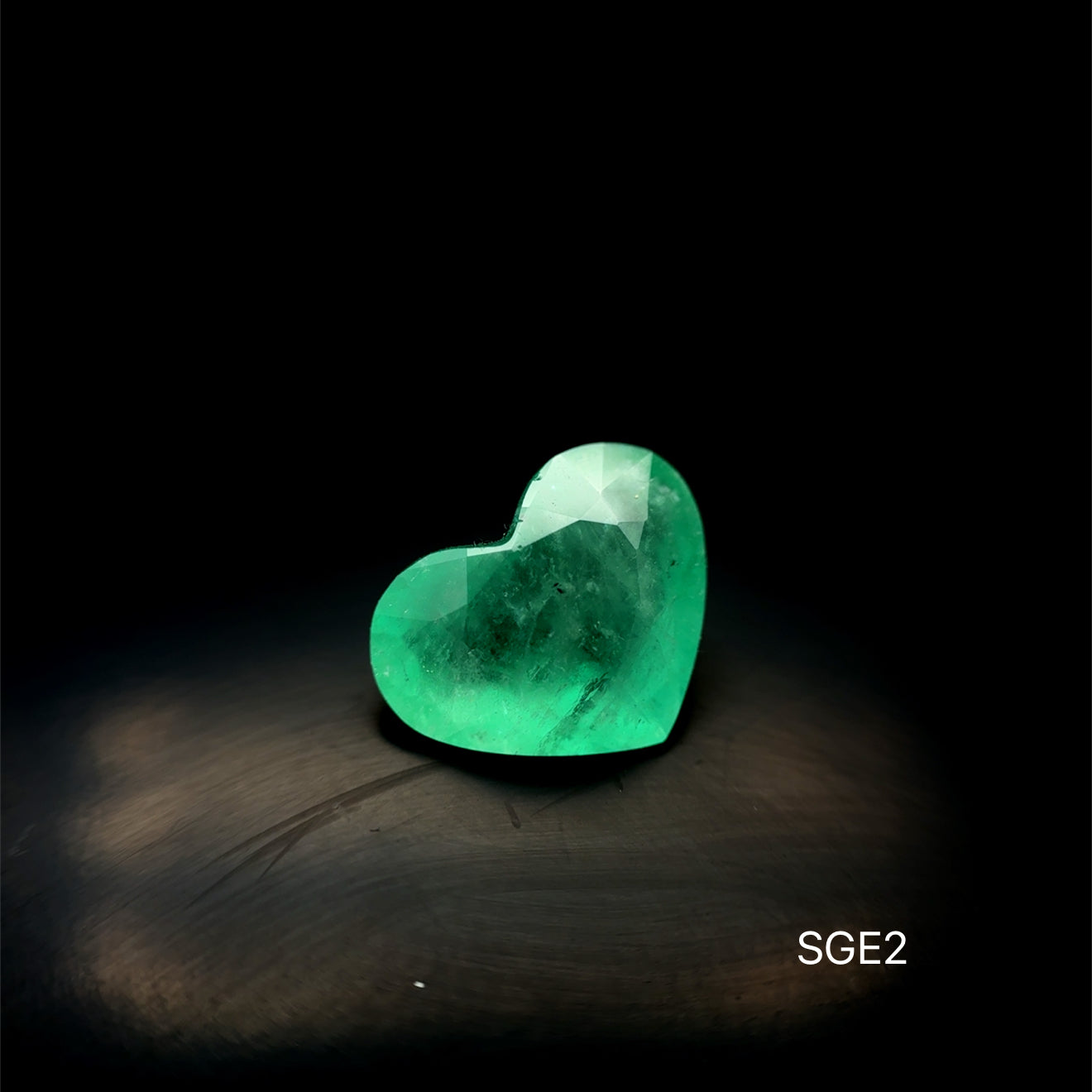 ESMERALDA COLOMBIANA CORAZON 6.09 CT/ 11.83 X 15.08 X 6.42 MM