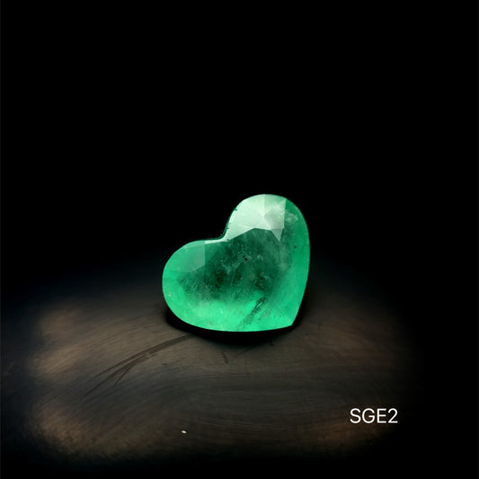 ESMERALDA COLOMBIANA CORAZON 6.09 CT/ 11.83 X 15.08 X 6.42 MM