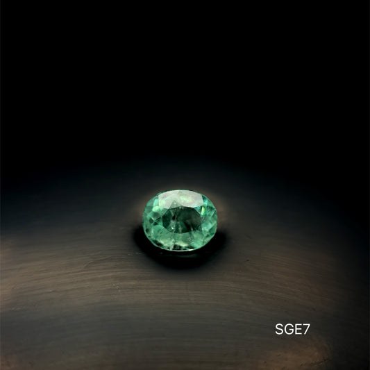 ESMERALDA COLOMBIANA OVAL .935 CT/ 5.81 X 6.95 X 4.11 MM