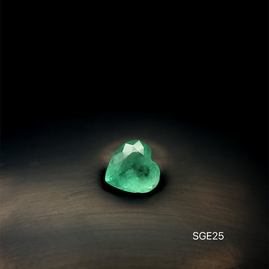 ESMERALDA COLOMBIANA CORAZON 6.77 X 6.82 MM 0.990 CTS