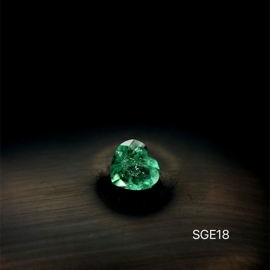 ESMERALDA COLOMBIANA CORAZON 0.550 CTS 5.84 X 6.34 MM