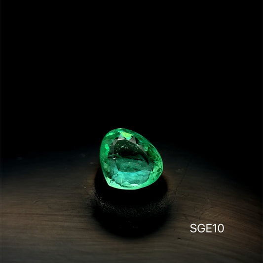 ESMERALDA COLOMBIANA PERA 6.72 X 7.71 MM 1.320 CTS