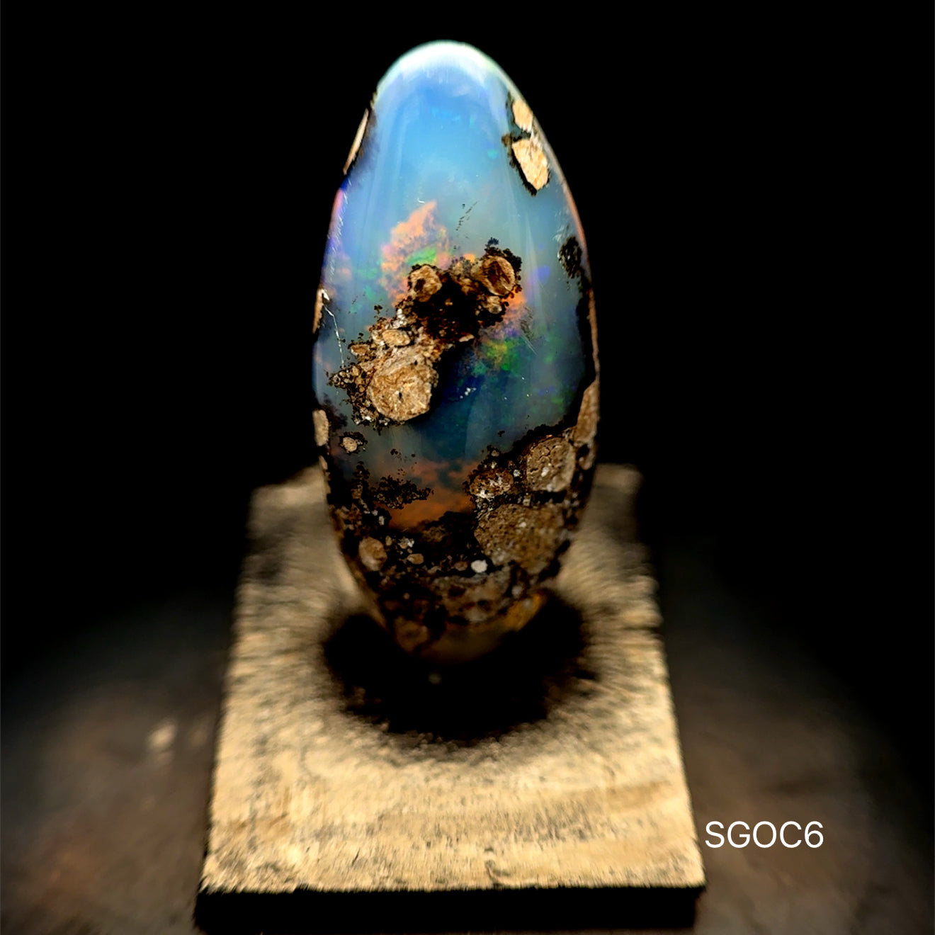 OPALO ETIOPIA 5.66 CTS 10.51 X 22.62 MM