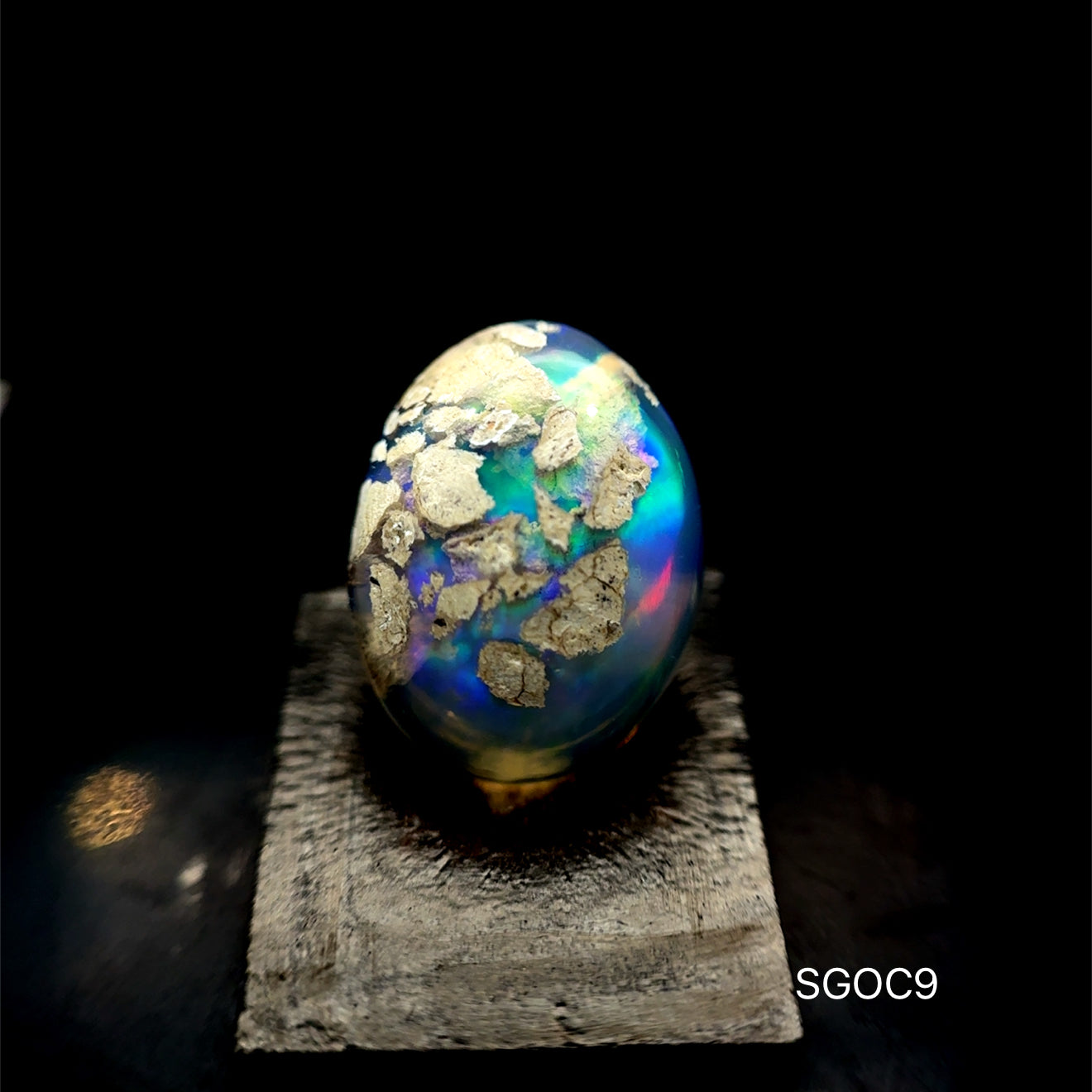 OPALO CON CANTERA 4.85 CTS 12.39 X 15.87 MM