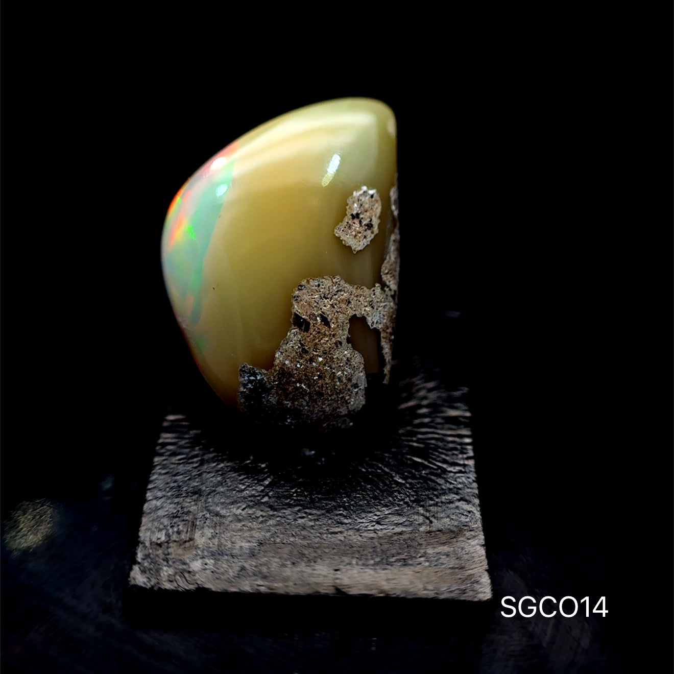 OPALO ETIOPIA 6.44 CTS 12.67 X 18.27 MM
