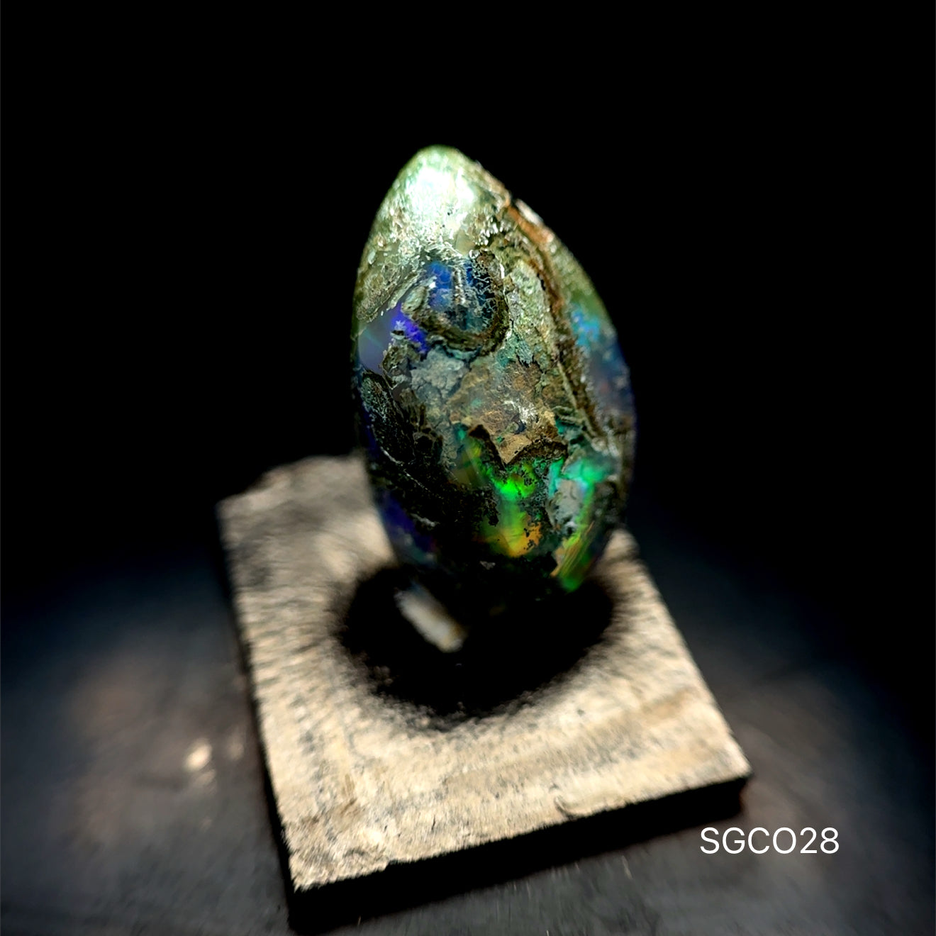 OPALO ETIOPIA 5.67 CTS 10.93 X 17.97 MM