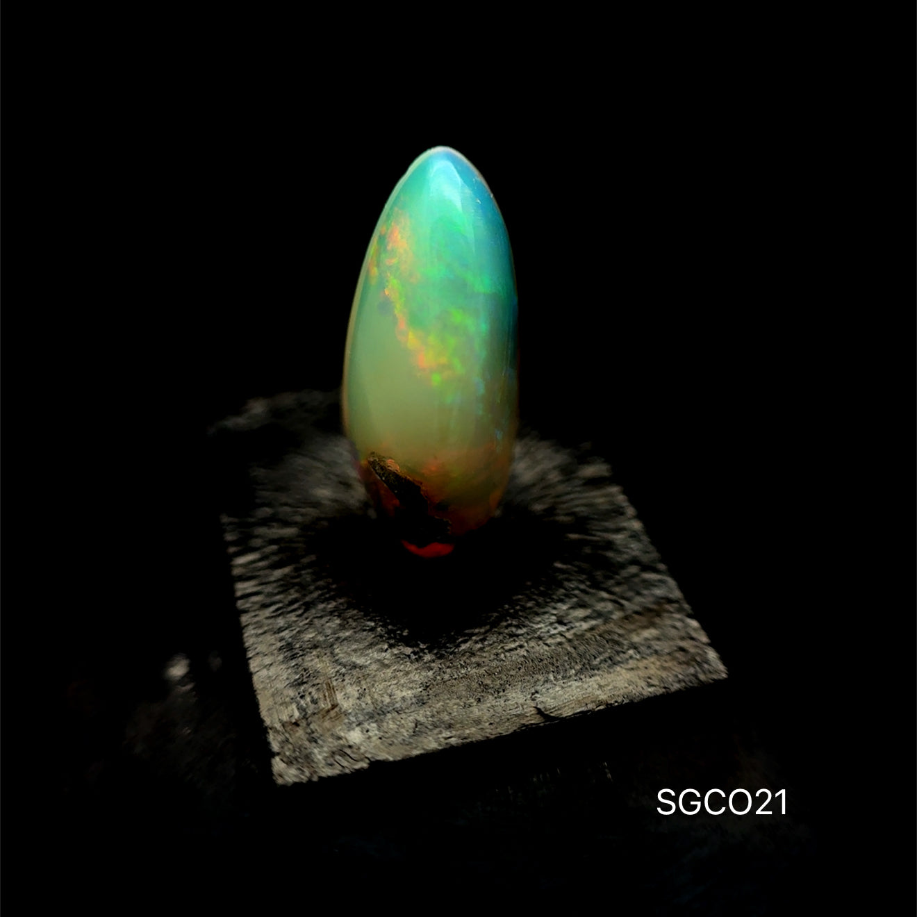OPALO ETIOPIA 2.46 CTS 6.82 X 15.59 MM