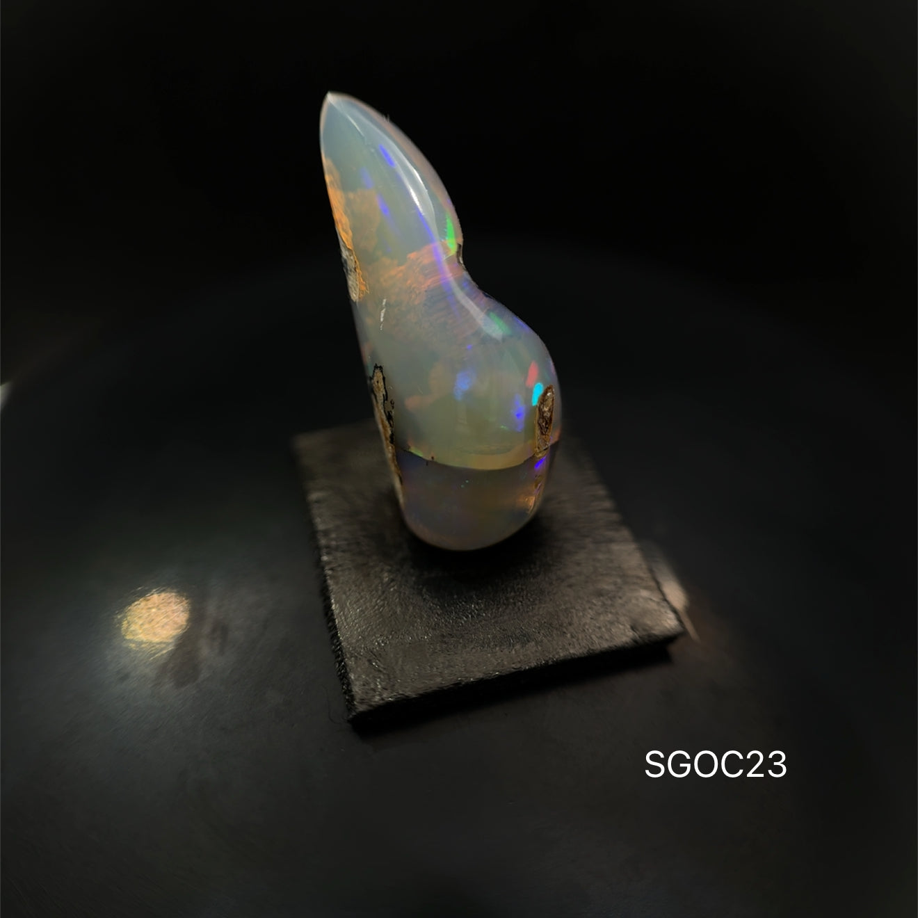 OPALO ETIOPIA 7.80 CT/ 10.55 X 23.61 MM