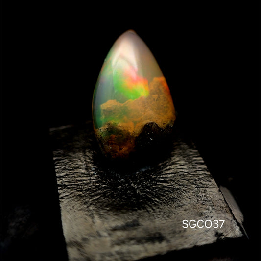 OPALO ETIOPIA 2.60 CTS 9.77 X 16.78 MM