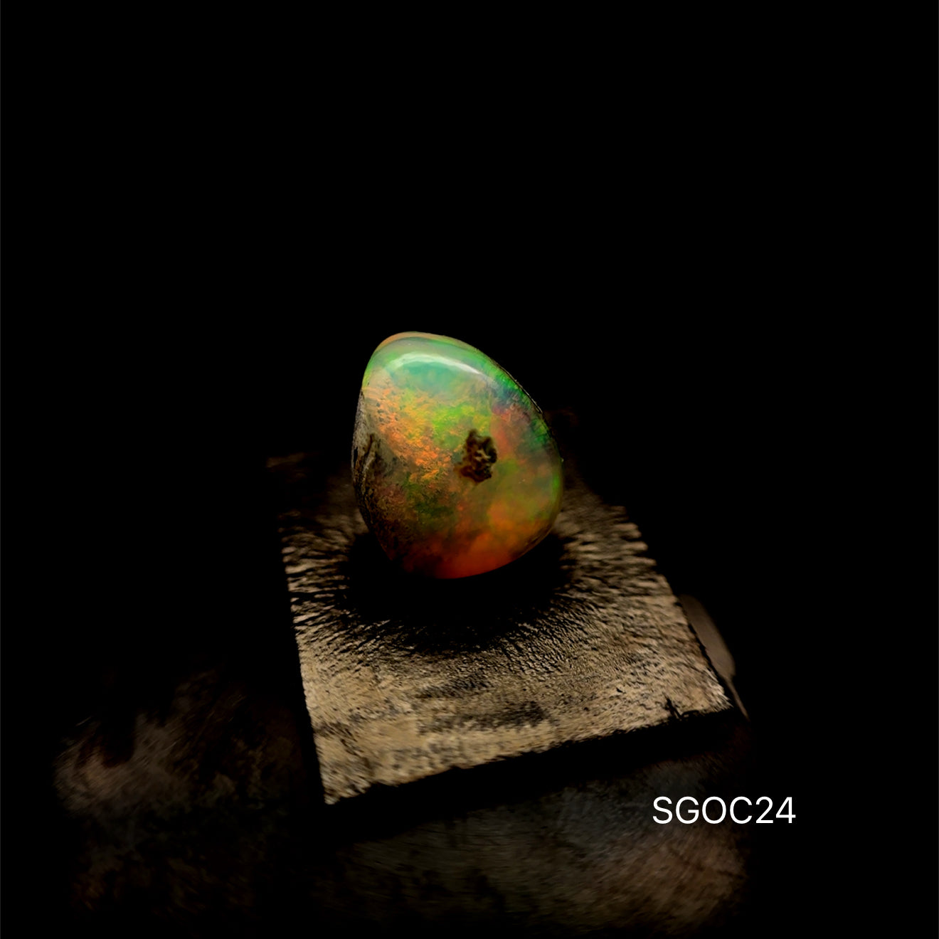 OPALO ETIOPIA 2.45 CT/ 9.46 X 11.44 MM