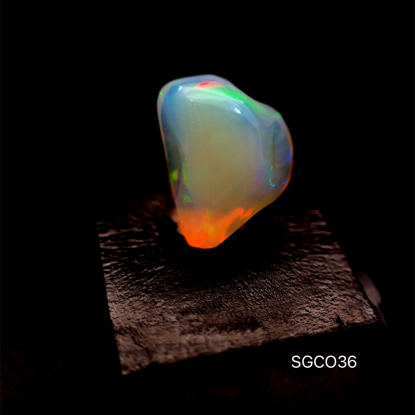 OPALO ETIOPIA 2.85 CTS 9.26 X 12 MM