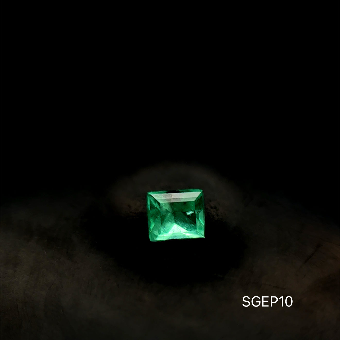 ESMERALDA COLOMBIANA PRINCESS .29 CT/ 3.56 X 4.13 MM