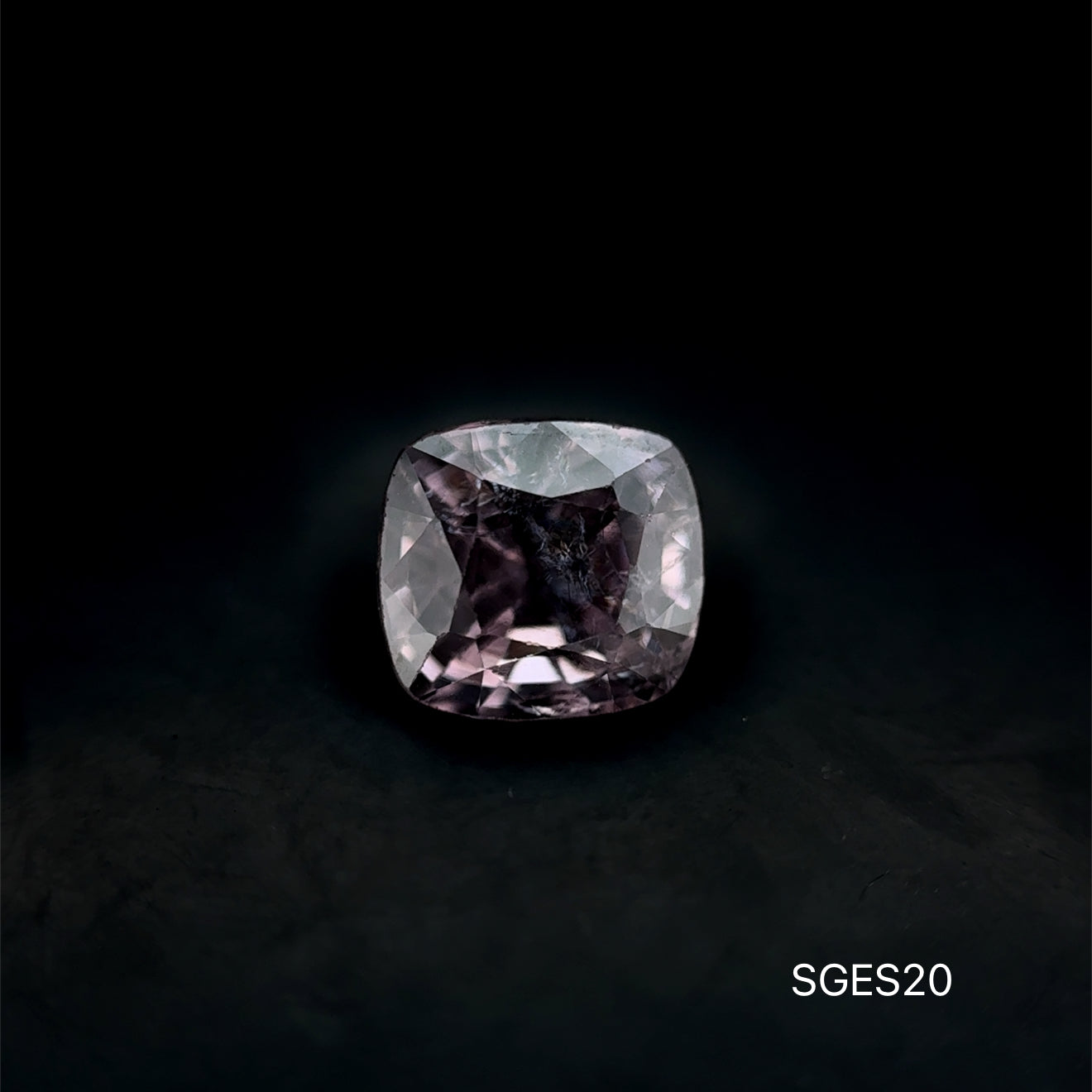ESPINELA CORTE CUSHION 1.685 CTS 6.31 X 6.81 X 5.21 MM