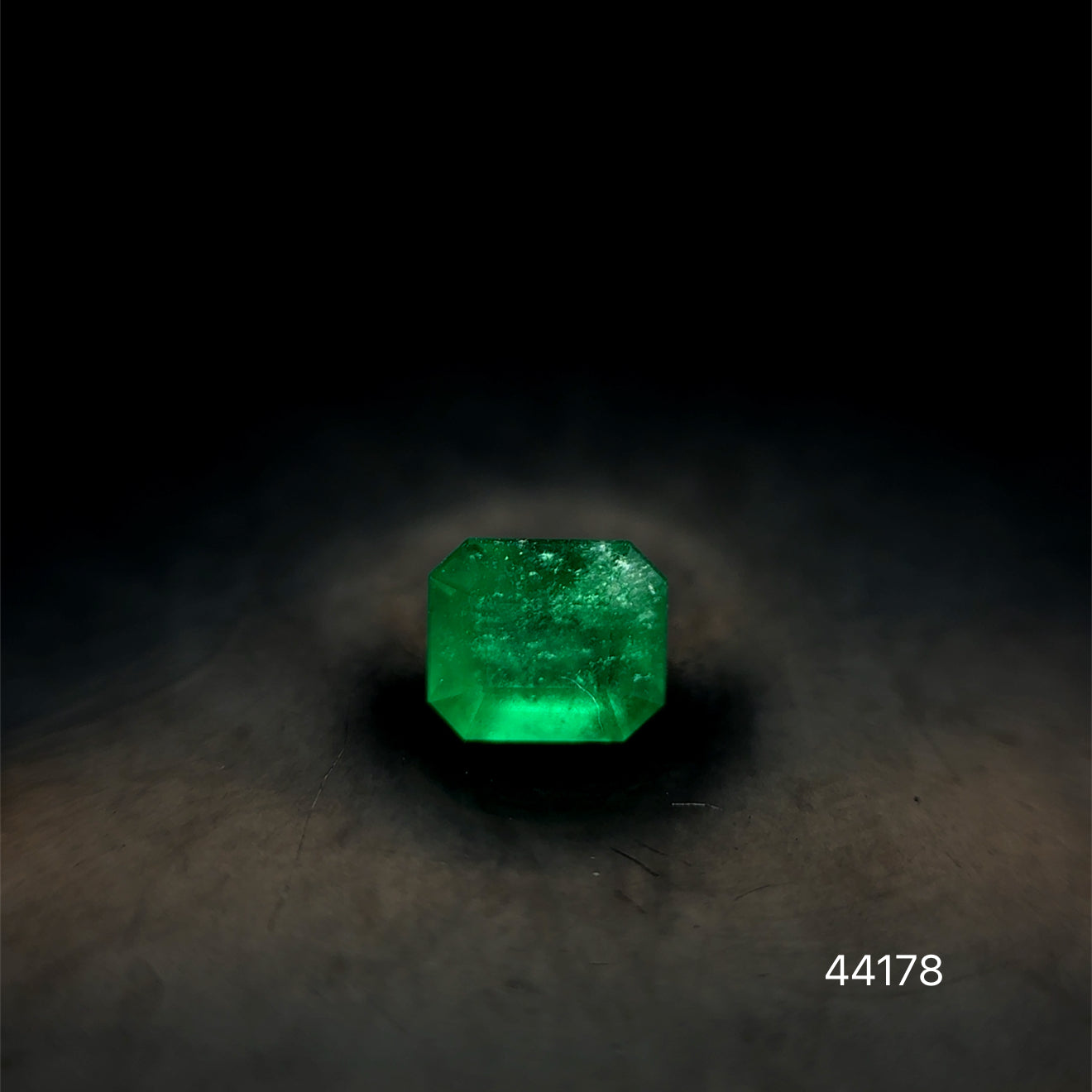 ESMERALDA CDTEC  SQUARE 0.61 CTS 5.36 X 4.58 MM
