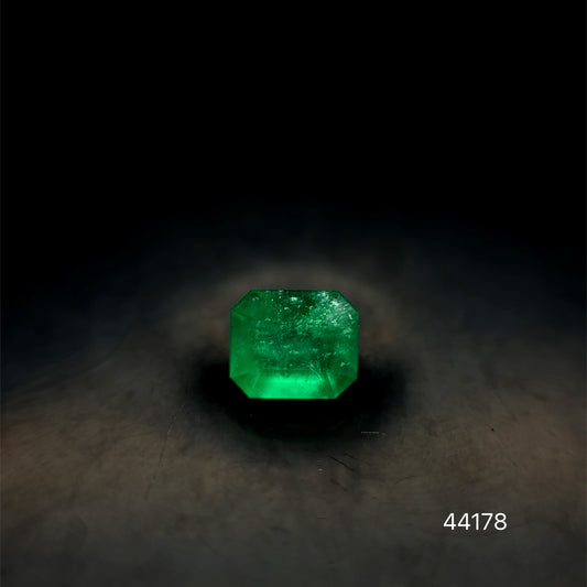ESMERALDA CDTEC  SQUARE 0.61 CTS 5.36 X 4.58 MM