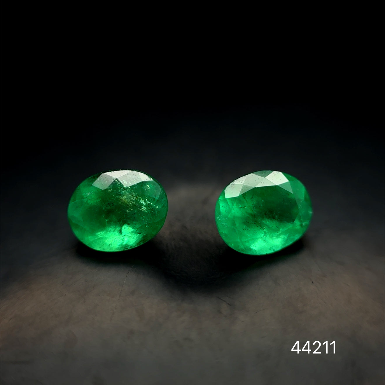 PAR ESMERALDA CDTEC OVAL 2.02 CTS 7.15 X 5.98 MM