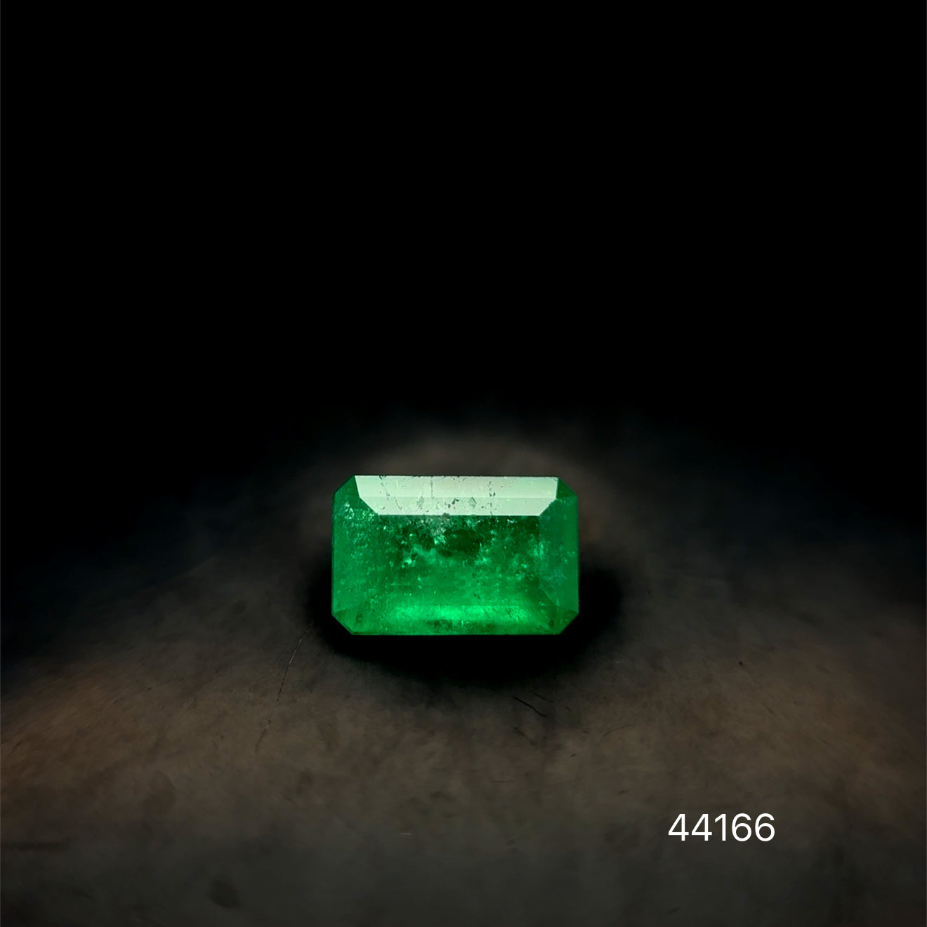 ESMERALDA CDTEC  0.98 CTS 7.30 X 4.71 MM