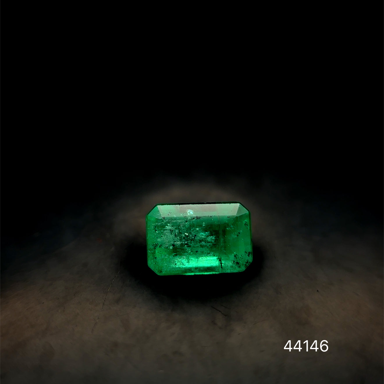 ESMERALDA CDTEC  0.80 CTS 6.75 X 4.58 MM